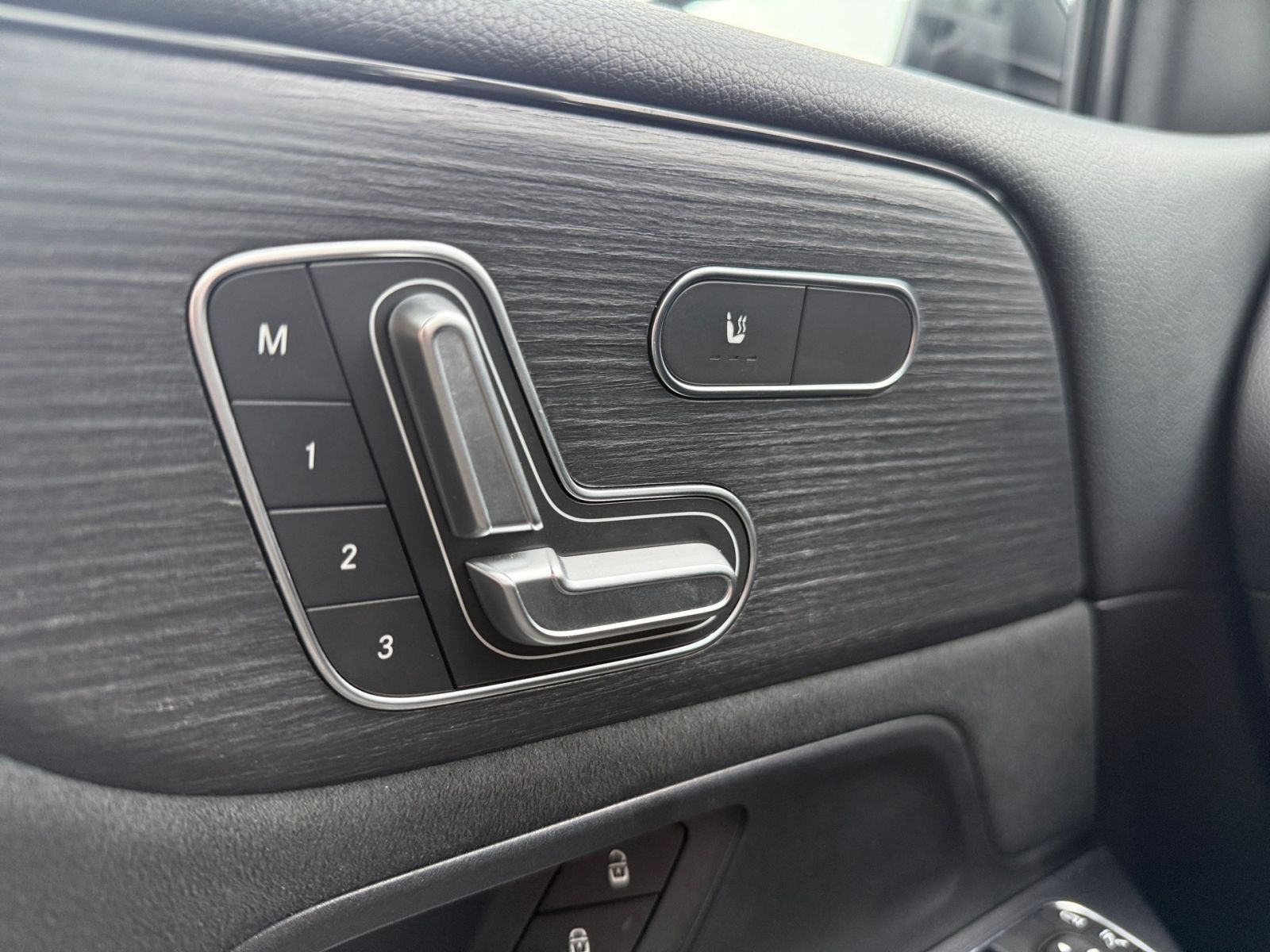 Fahrzeugabbildung Mercedes-Benz B 220 AUTOMATIK *AMG-LINE*BURMESTER* MEMORY*
