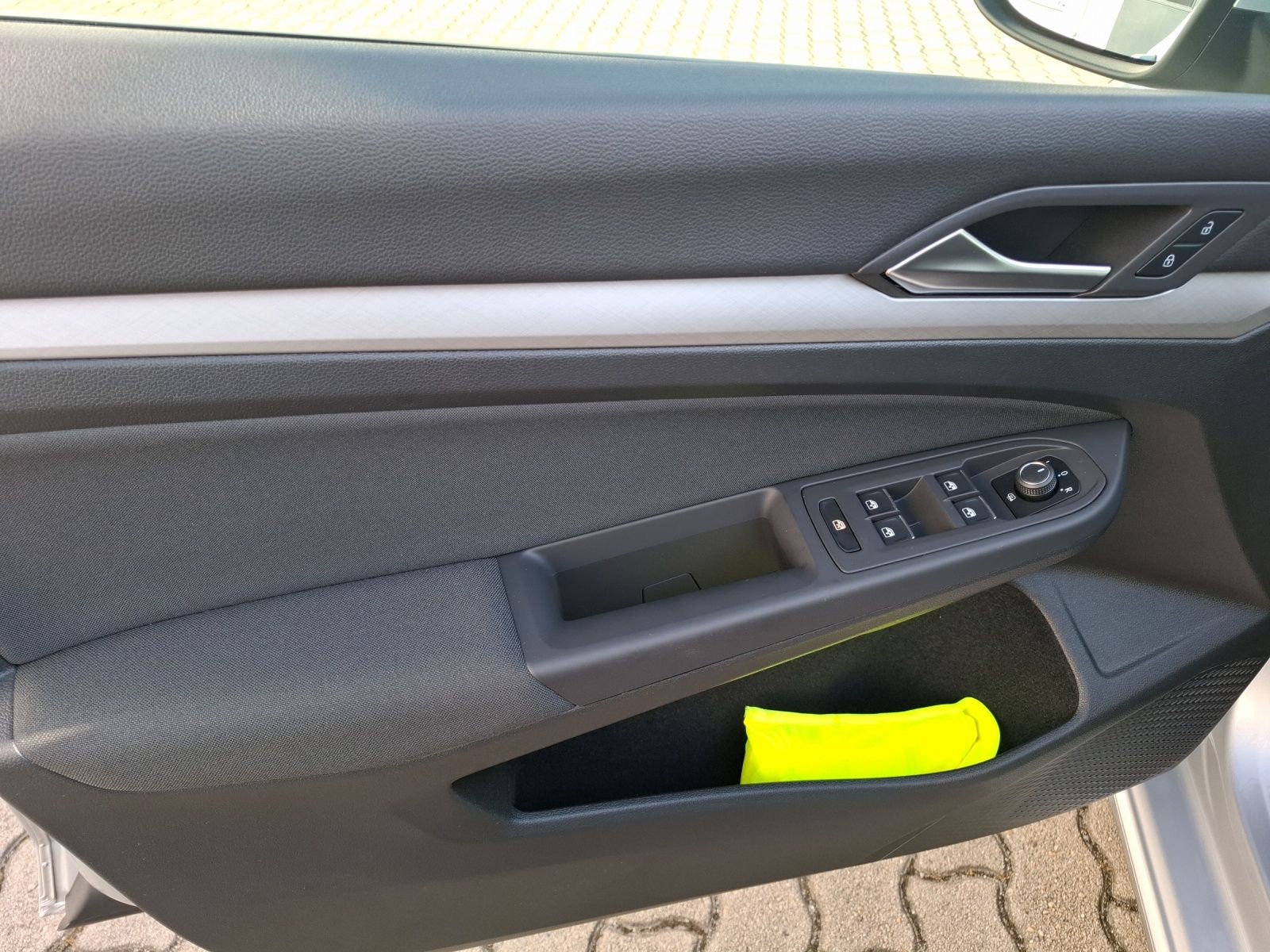 Fahrzeugabbildung Volkswagen Golf VIII TSI Kamera ACC Navi LED