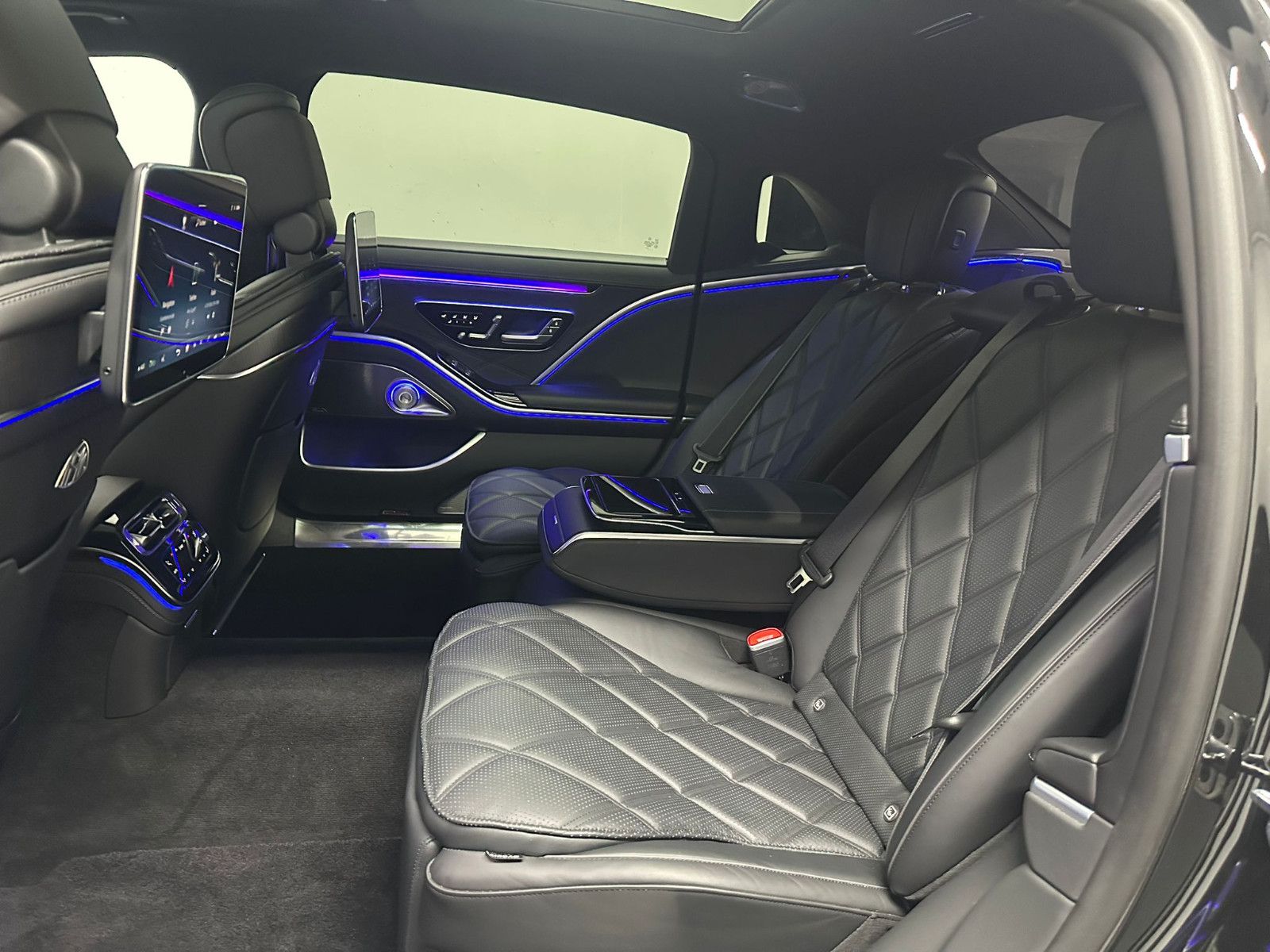 Fahrzeugabbildung Mercedes-Benz S 680 Maybach 4 matic *PANO*BURMESTER 4D*