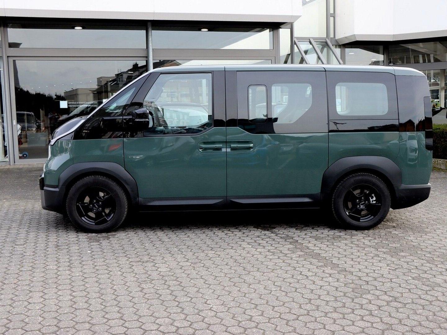 Kia PV5 Passenger / First Edition/ Green/ Schiebetür