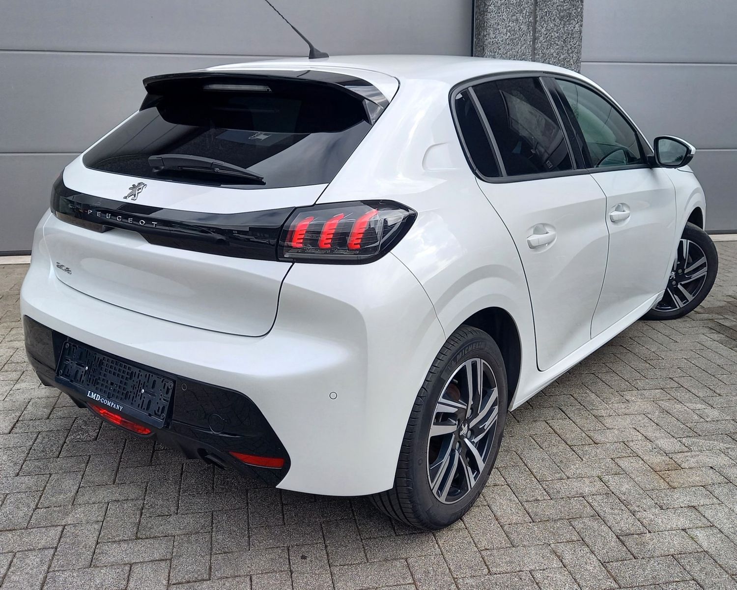 Peugeot 208 ALLURE PACK 15 BHDi 100 KAM*NAV*PDC*16 imagem 2