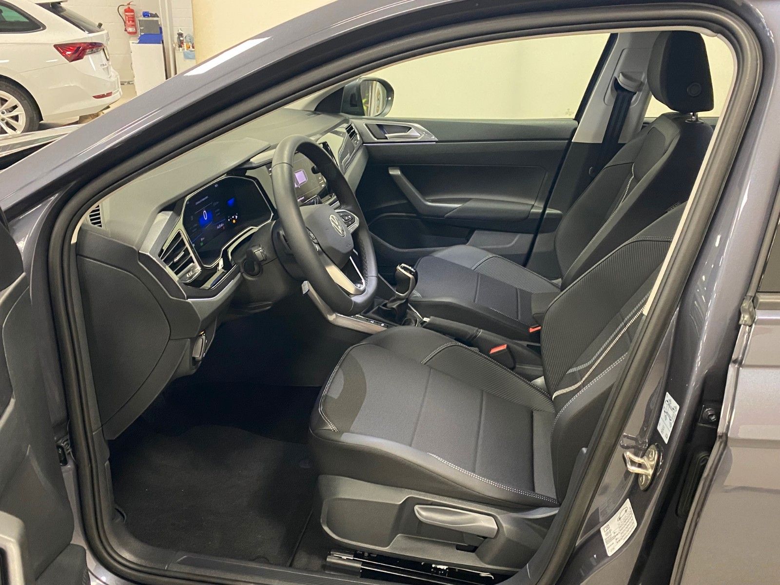 Fahrzeugabbildung Volkswagen Taigo 1.0 TSI  DSG STYLE+MATRIX+KAMERA+17"ALU+BC