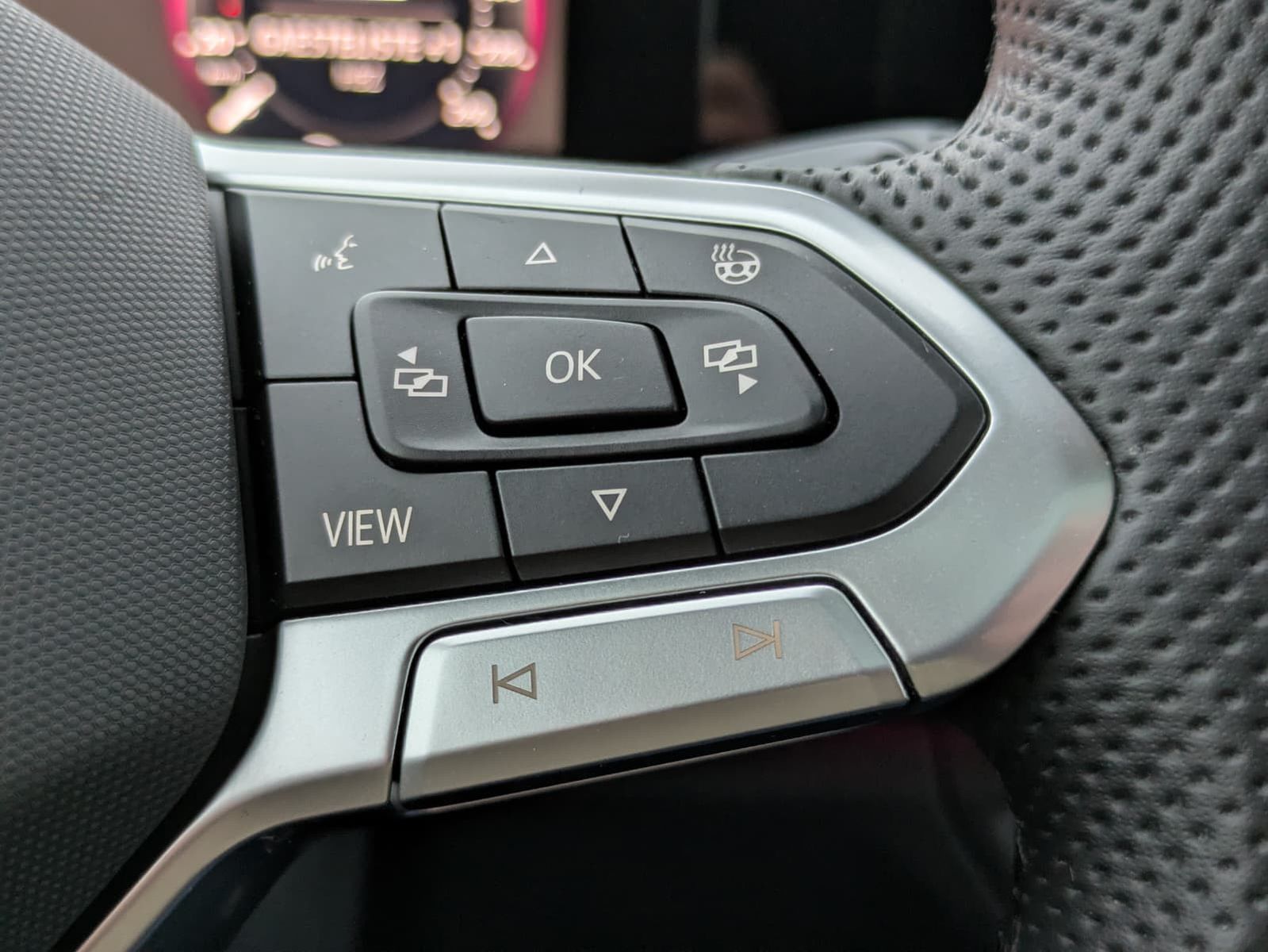 Fahrzeugabbildung Volkswagen Tayron 2.0 TDI 4M R-Line 7Si*MATRIX*AHK*PANO*HUD