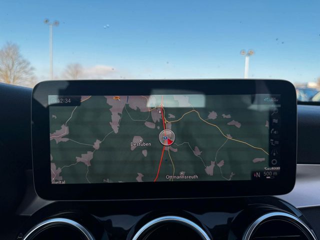 Fahrzeugabbildung Mercedes-Benz C 180 CGI Lim >AUT/NAV/LED/SHZ/PDC/KAM/Distronic