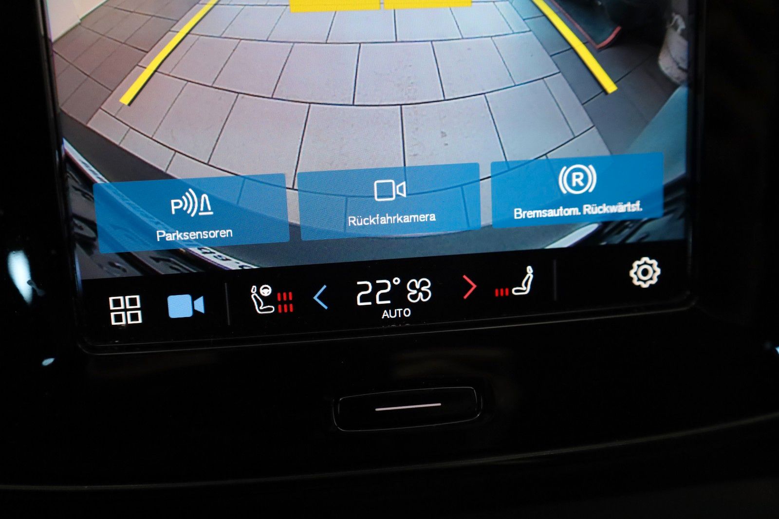 Fahrzeugabbildung Volvo XC40 Plus Recharge AWD,Navi,Kamera,SH,ACC