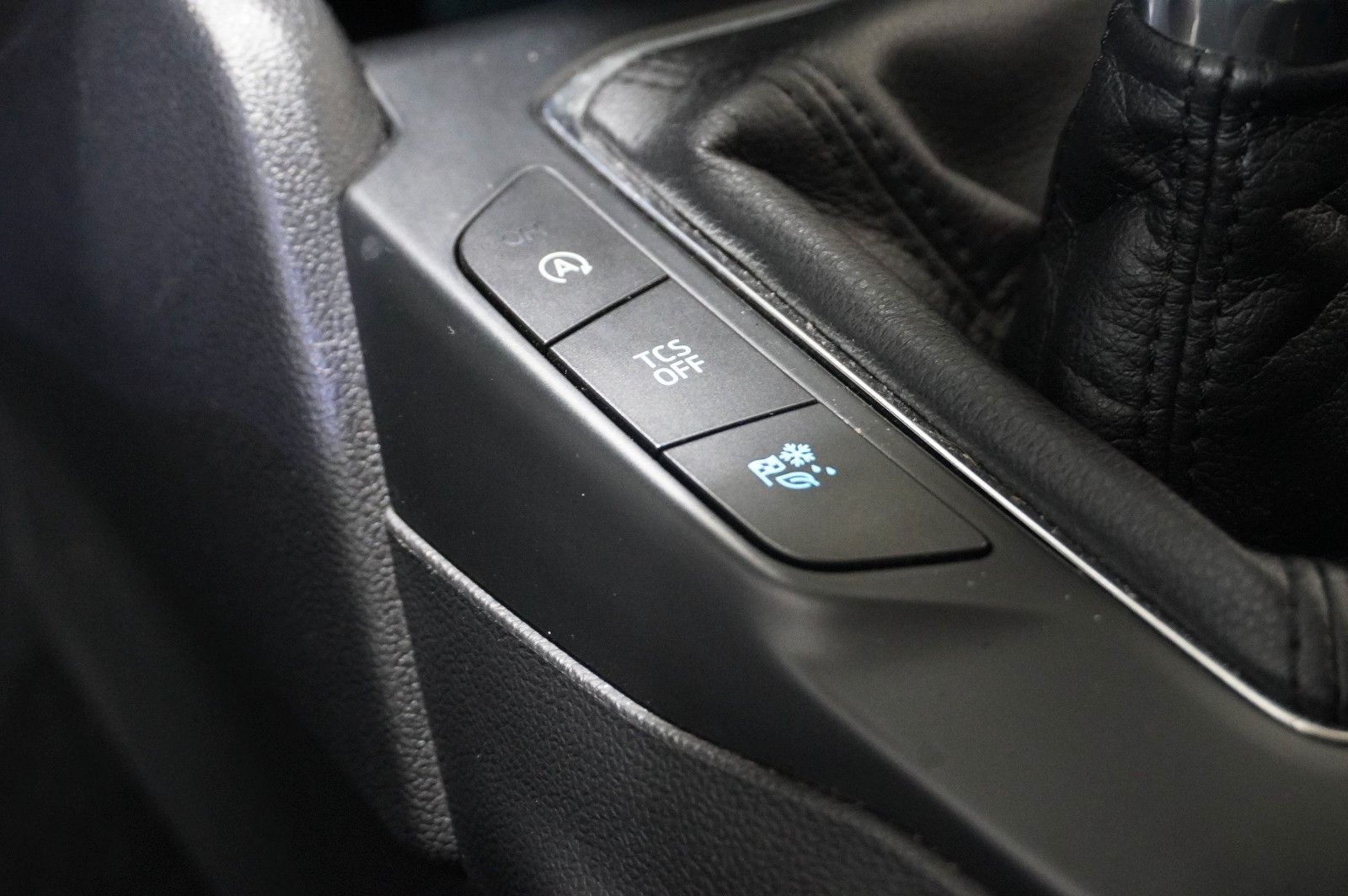 Fahrzeugabbildung Ford Focus Lim. 1.0 COOL & CONN. NAVI/LED/SPORT/SHZ