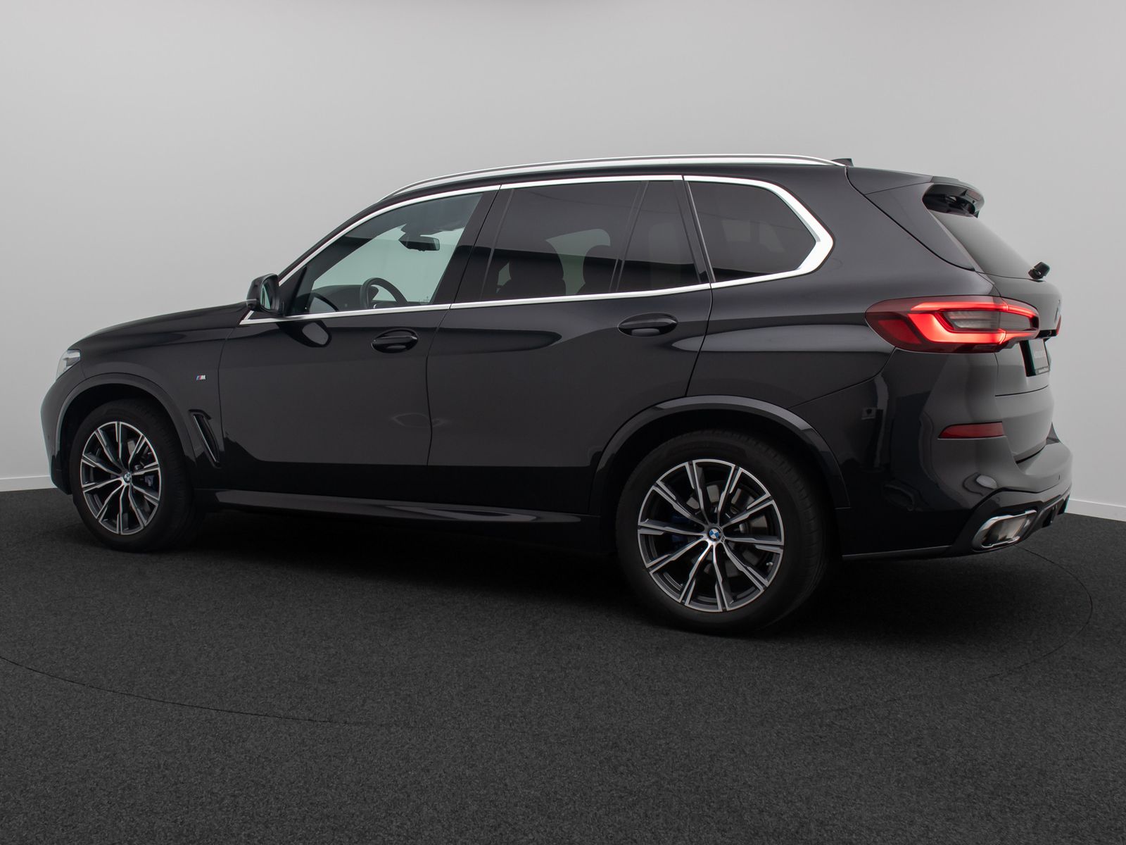 Fahrzeugabbildung BMW X5 xD30d M Sport Panorama 360°HUD DAB HiFi AHK