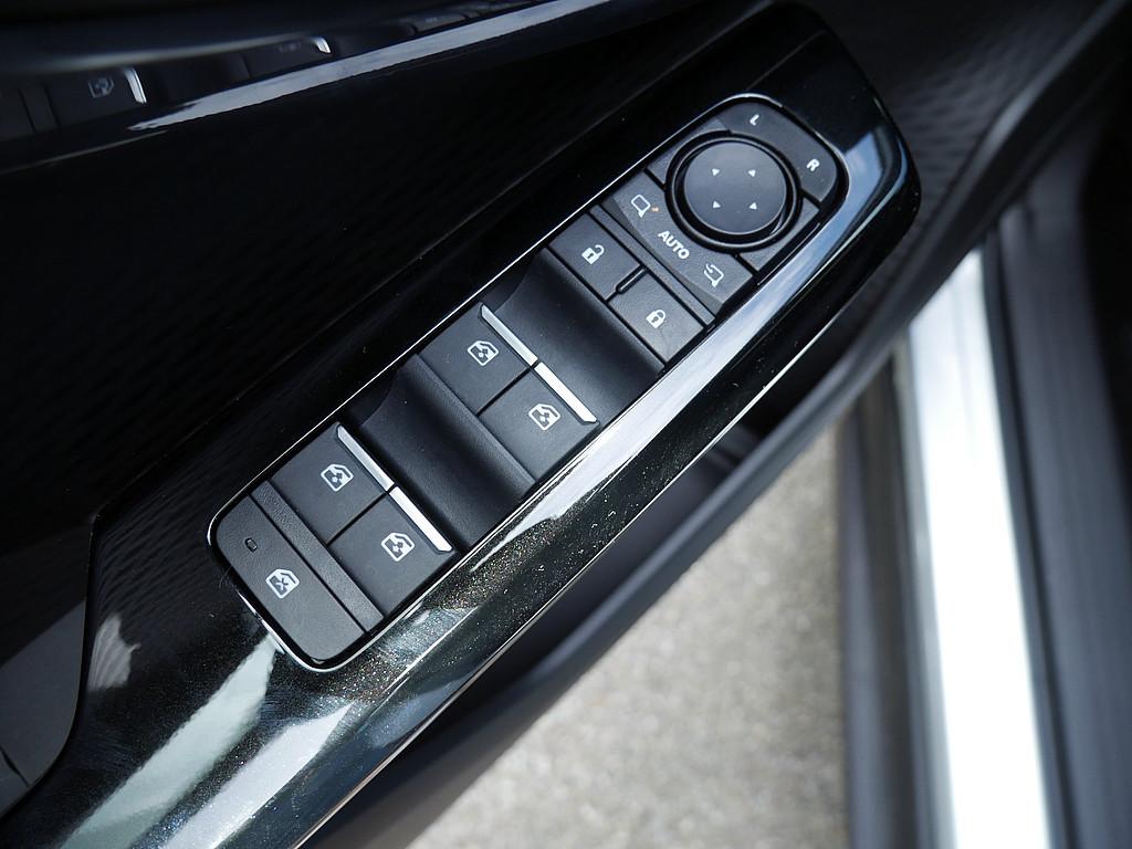 Suzuki e Vitara eAxle Comfort SHZ KAMERA NAVI ACC LED
