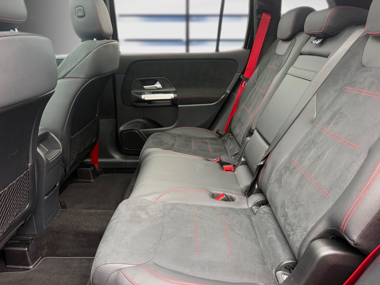 Fahrzeugabbildung Mercedes-Benz GLB 35 AMG 4M AHK+PANO+MULTIB+NIGHT+AUG.REA+CARP