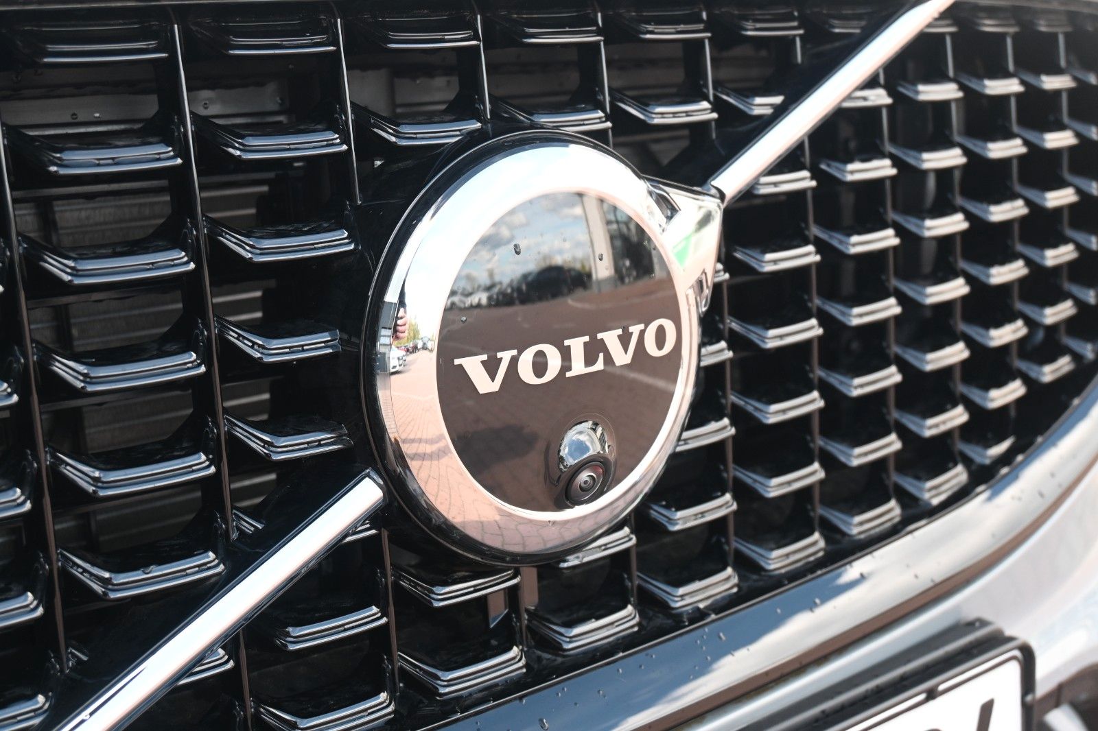 Fahrzeugabbildung Volvo XC60 B4 D AWD Ultimate Dark*STDHZG*360°*LUFT*ACC