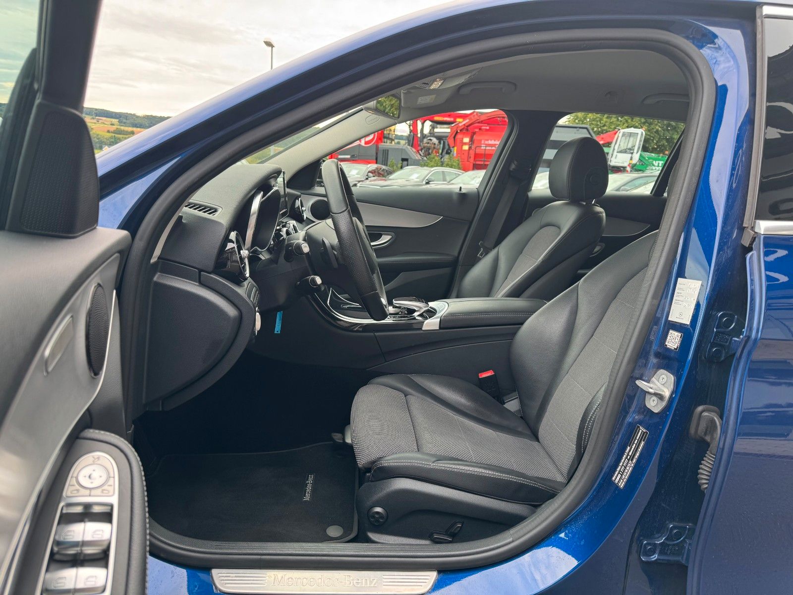 Fahrzeugabbildung Mercedes-Benz C 300 T Avantgarde+Ambiente+LED+IHC+SpiegelP