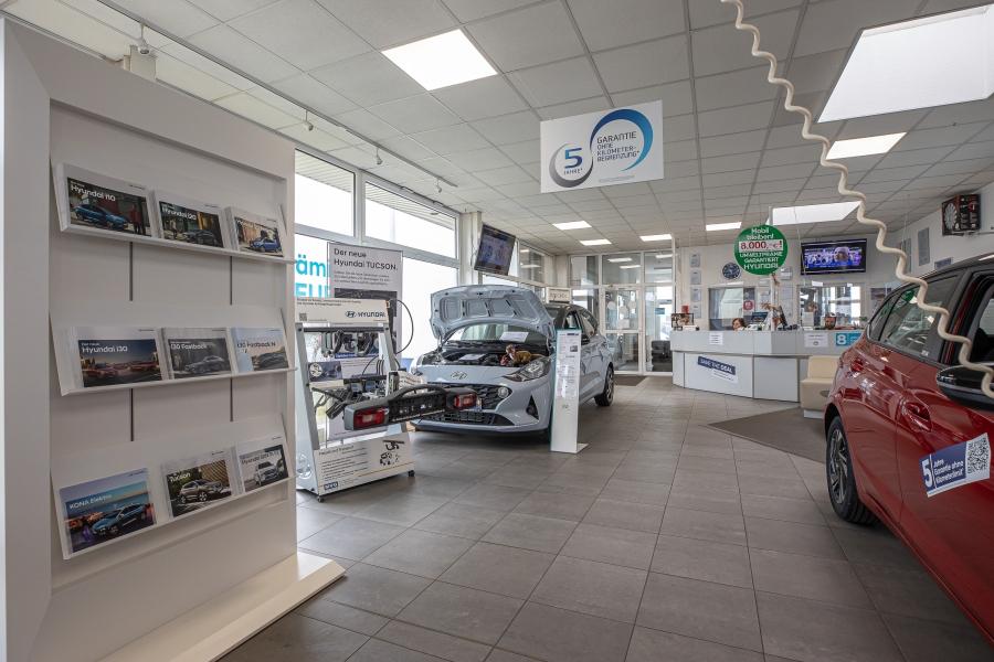 showroom-image-top