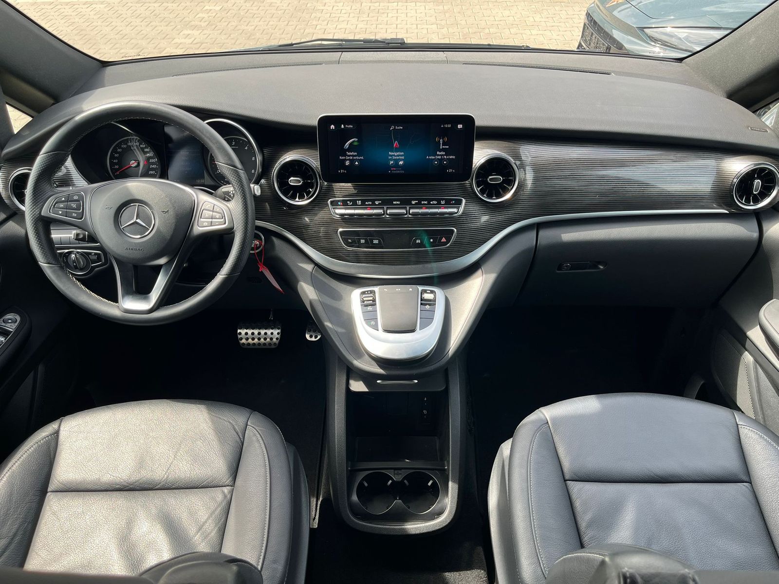 Fahrzeugabbildung Mercedes-Benz V 250 d EDITION 21 kompakt AMG NIGHT*LED*LEDER