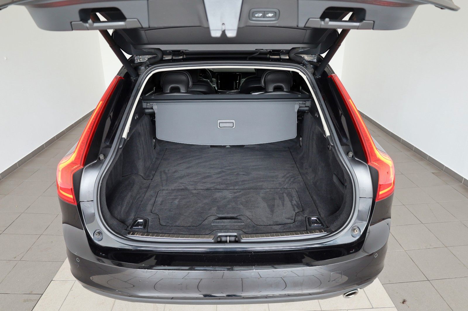 Fahrzeugabbildung Volvo V90 Momentum Pro,Leder,Navi,LED,SH,Kamera,SD,ACC