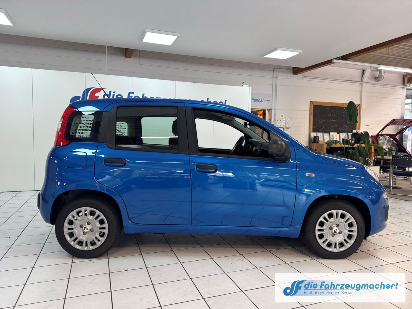 Fahrzeugabbildung Fiat Pandina Hybrid Radio BT Digitales Cockpit Spurha