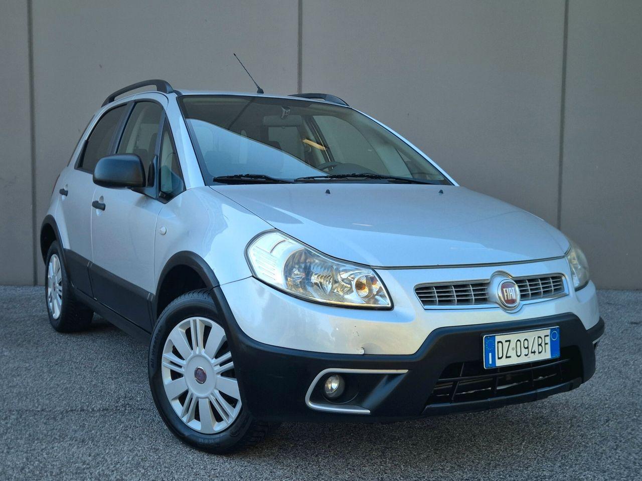 Fiat Sedici 2010 — салон