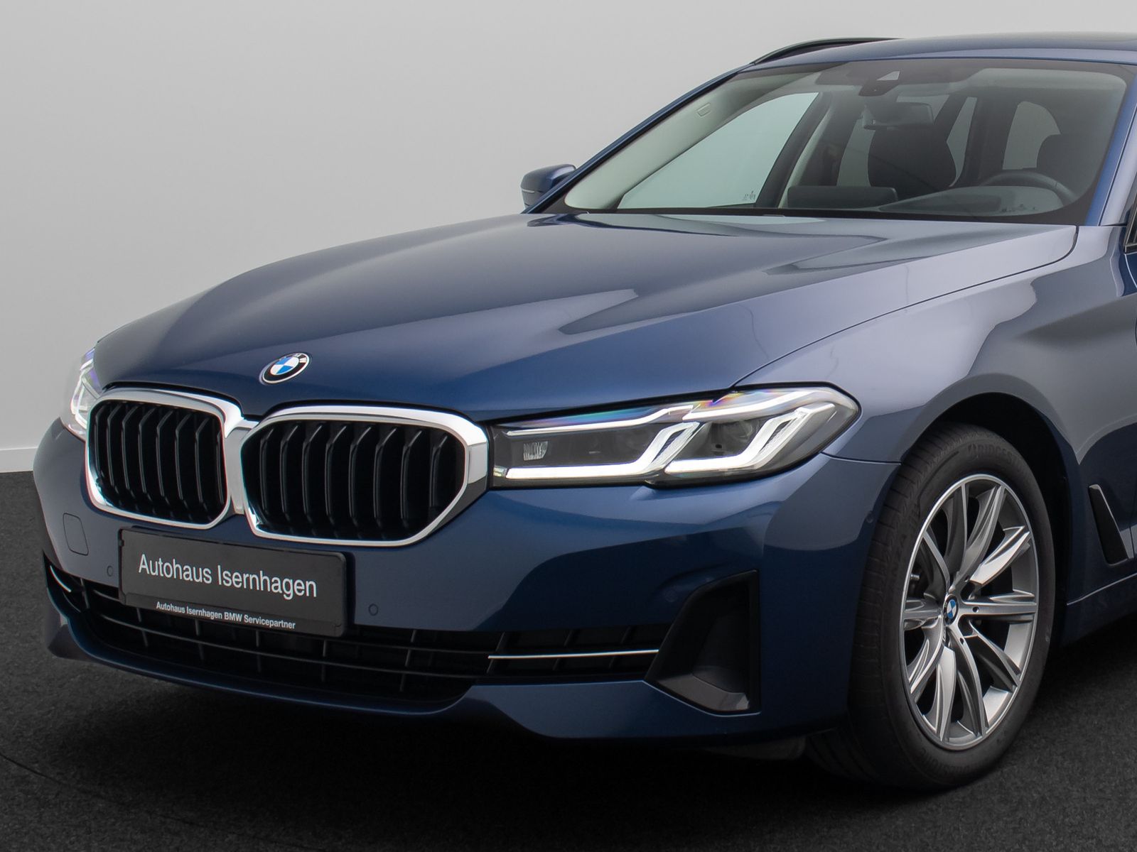 Fahrzeugabbildung BMW 520d xD DAB HUD Kamera Alarm Panoram Leder Sport