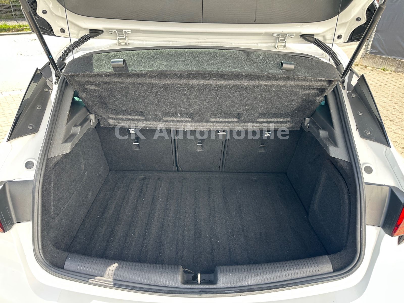 Fahrzeugabbildung Opel Astra K 1.6 Turbo Dynamic Autom./Navi/LED/ACC