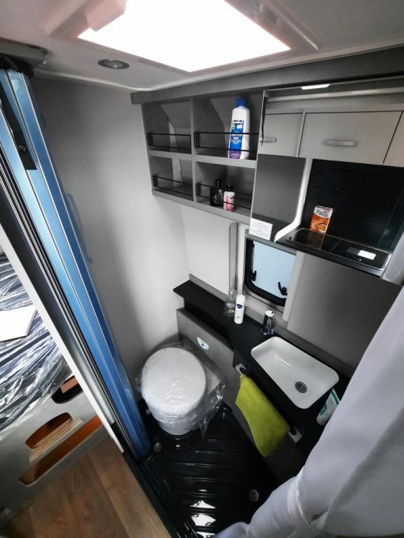 Fahrzeug Übersicht 17 Fahrzeugabbildung Crosscamp Camper Vans CV 600 Opel Verfüg./Sparen Sie 14.74
