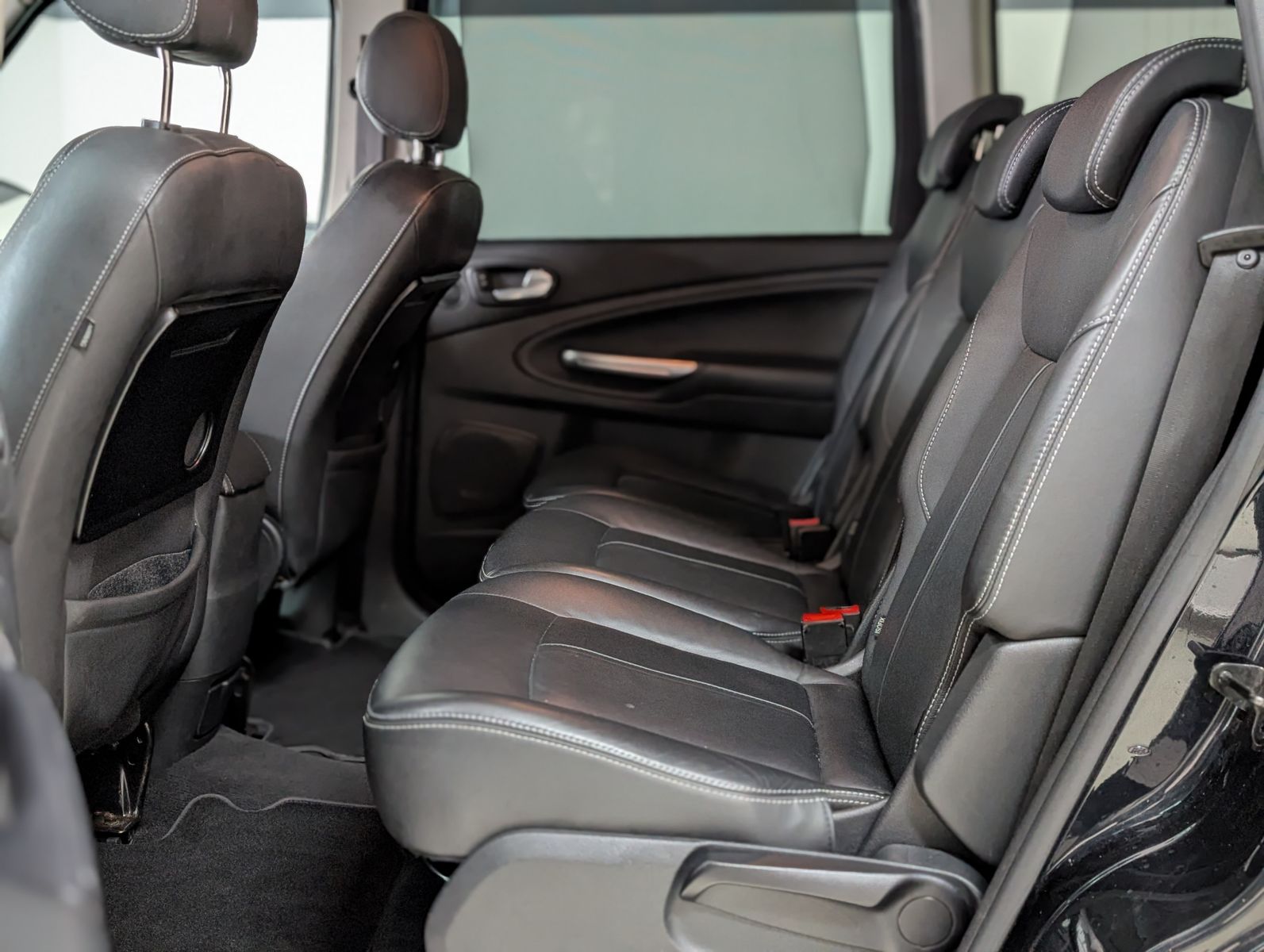 Fahrzeugabbildung Ford Galaxy Ghia 7-SITZ AHK PDC LEDER EURO5 KLIMA