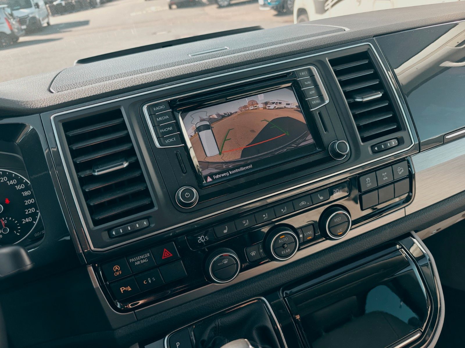 Fahrzeugabbildung Volkswagen CALIFORNIA OCEAN 4MOTION - TRAUMWAGEN!