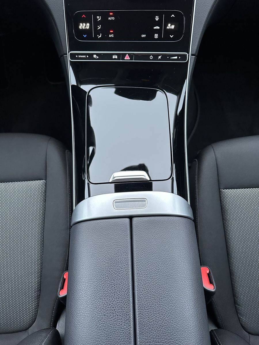 Fahrzeugabbildung Mercedes-Benz C 220d T 4M Avantgarde NAV+LED+AHK+KAM+V-COCK+1H