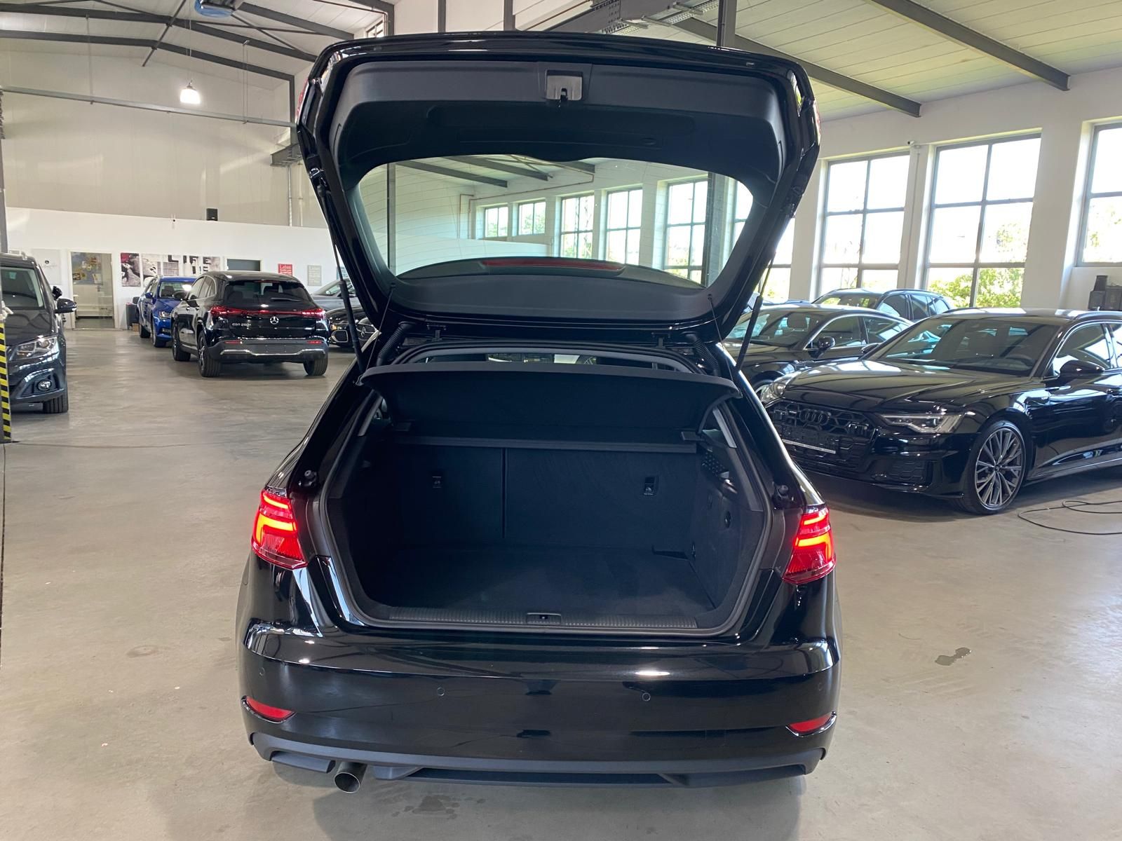 Fahrzeugabbildung Audi A3 30 TDI Sportback/Navi/LED/SH/
