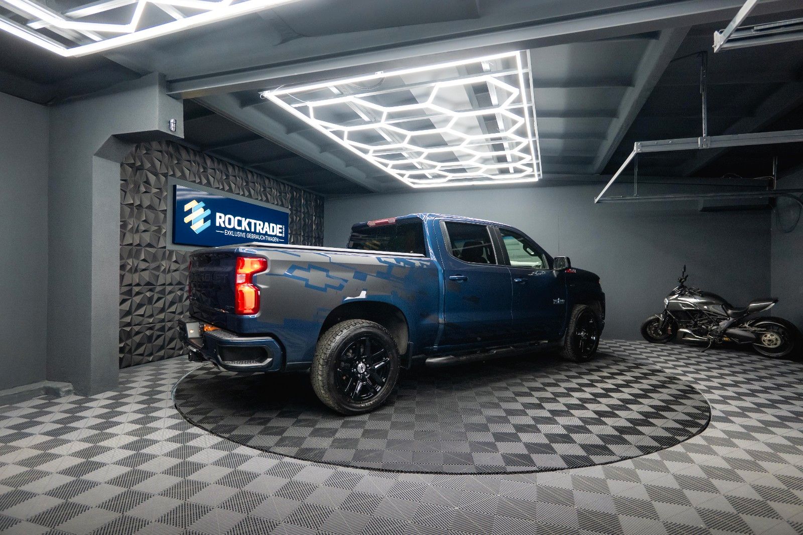 Fahrzeugabbildung Chevrolet Silverado 5.3L V8 4x4 RST Limited ZZ1 NightPaket