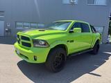Dodge RAM 1500 HEMI 5.7L CREW CAB SPORT HOCH & BREIT - Dodge RAM: Grün