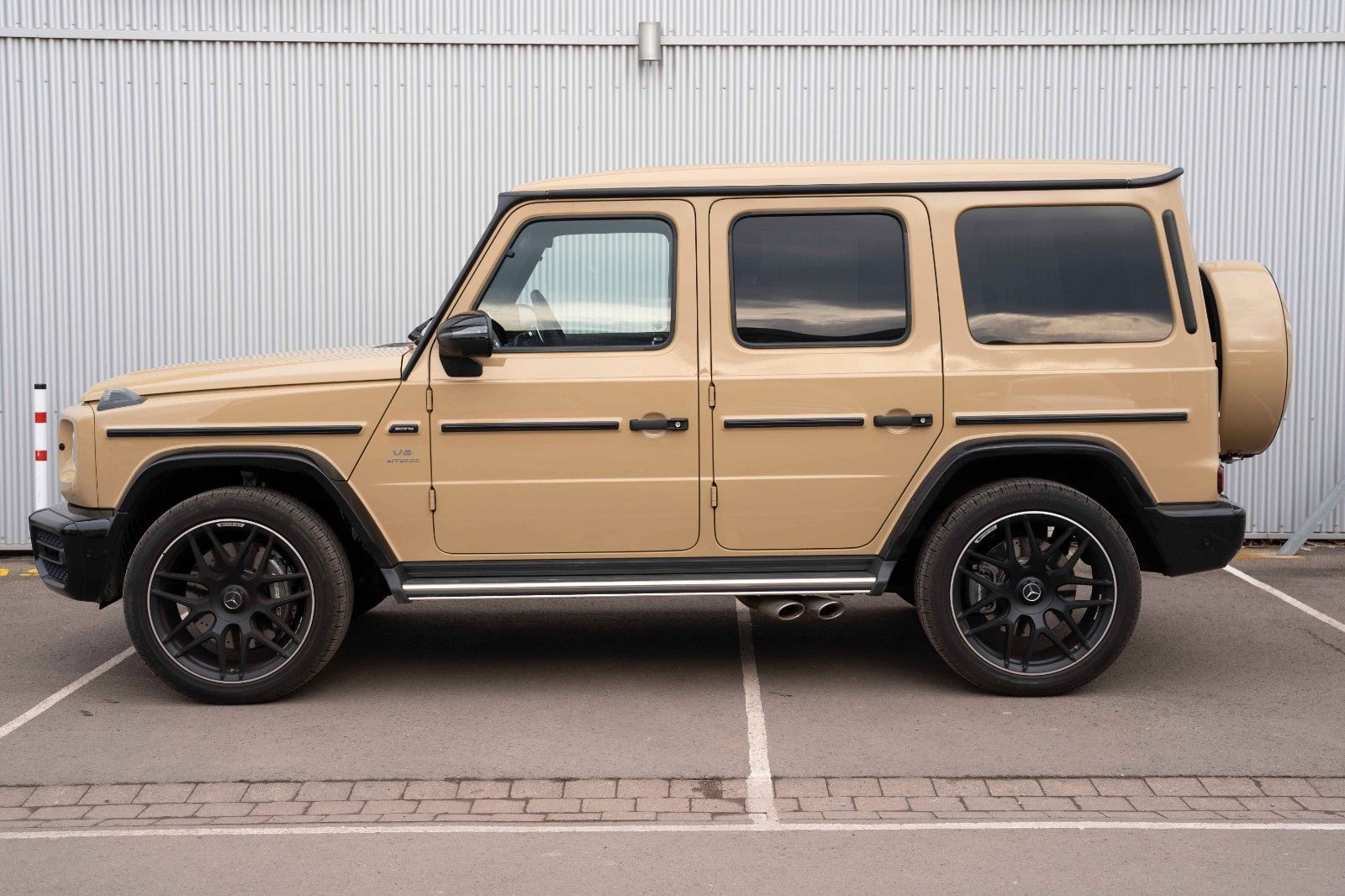 Fahrzeugabbildung Mercedes-Benz G 63AMG INDIVIDUAL BURM PANO 360° 22"AMG NIGHT