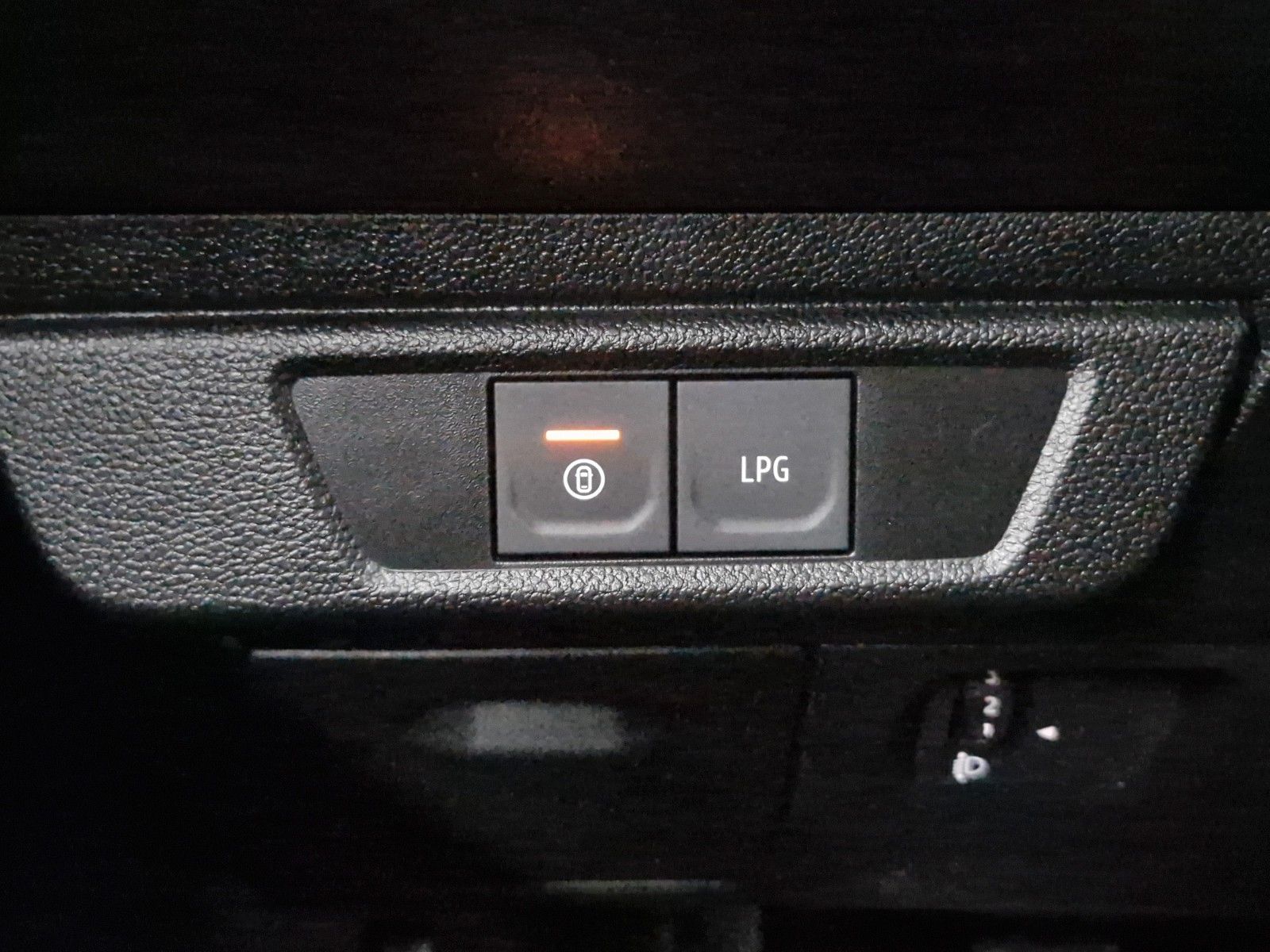 DACIA Sandero  Eco-G 120 Expression Winter Benzin&amp;Gas – Bild 30