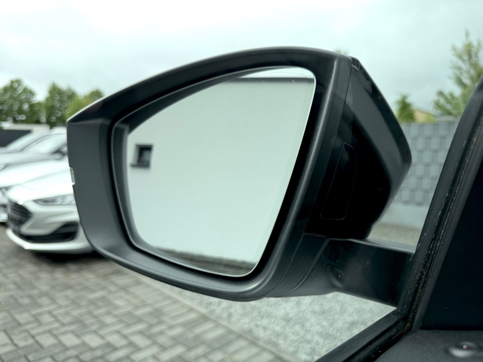 Skoda Karoq Sportline 2.0 TSI DSG 4x4 PANO LED ACC AHK foto 16