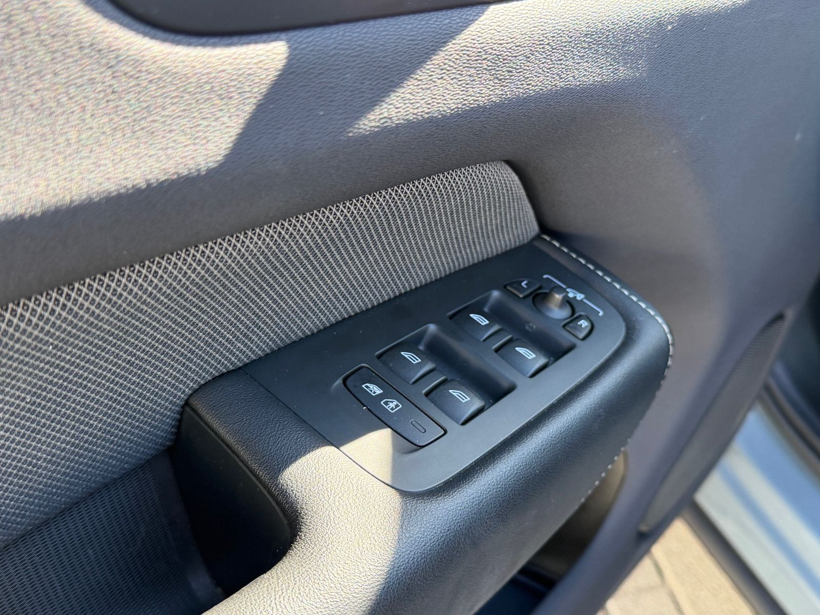 Fahrzeugabbildung Volvo XC60 B4 B Plus Dark*H&K*360°*PANO*AHK*STHZG*