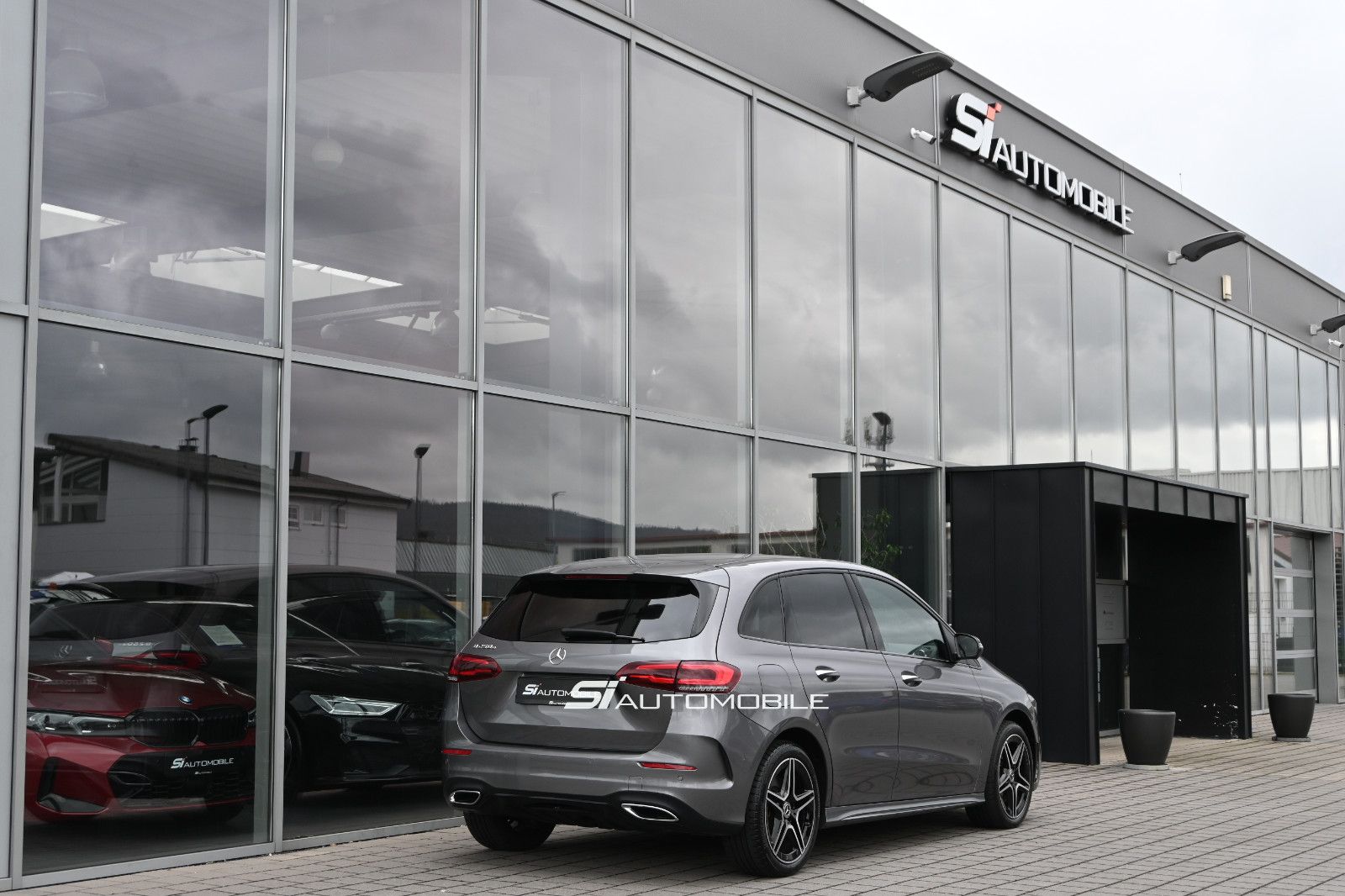 Fahrzeugabbildung Mercedes-Benz B 250 e Hybrid AMG LINE Night °ACC°AHK°360°MEMO°