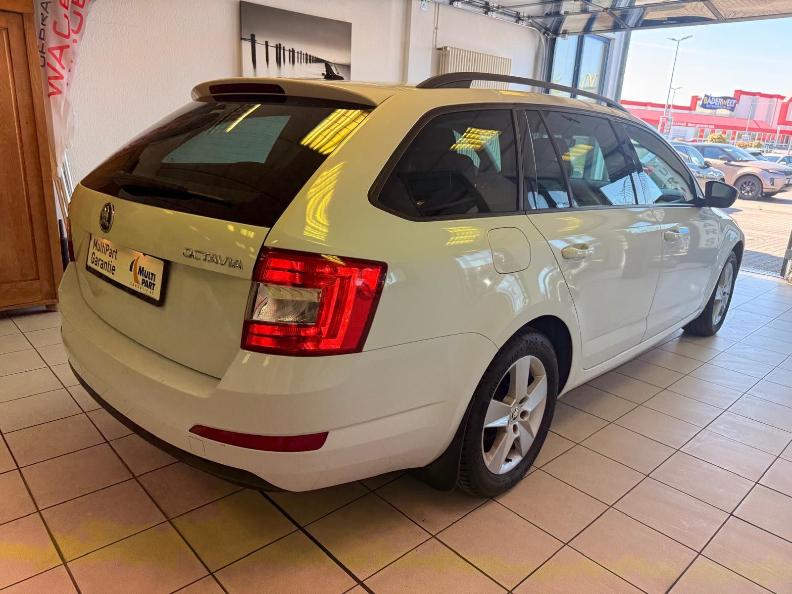 Fahrzeugabbildung SKODA Octavia Combi Ambition/ 1.HAND / NAVI/KLIMA/