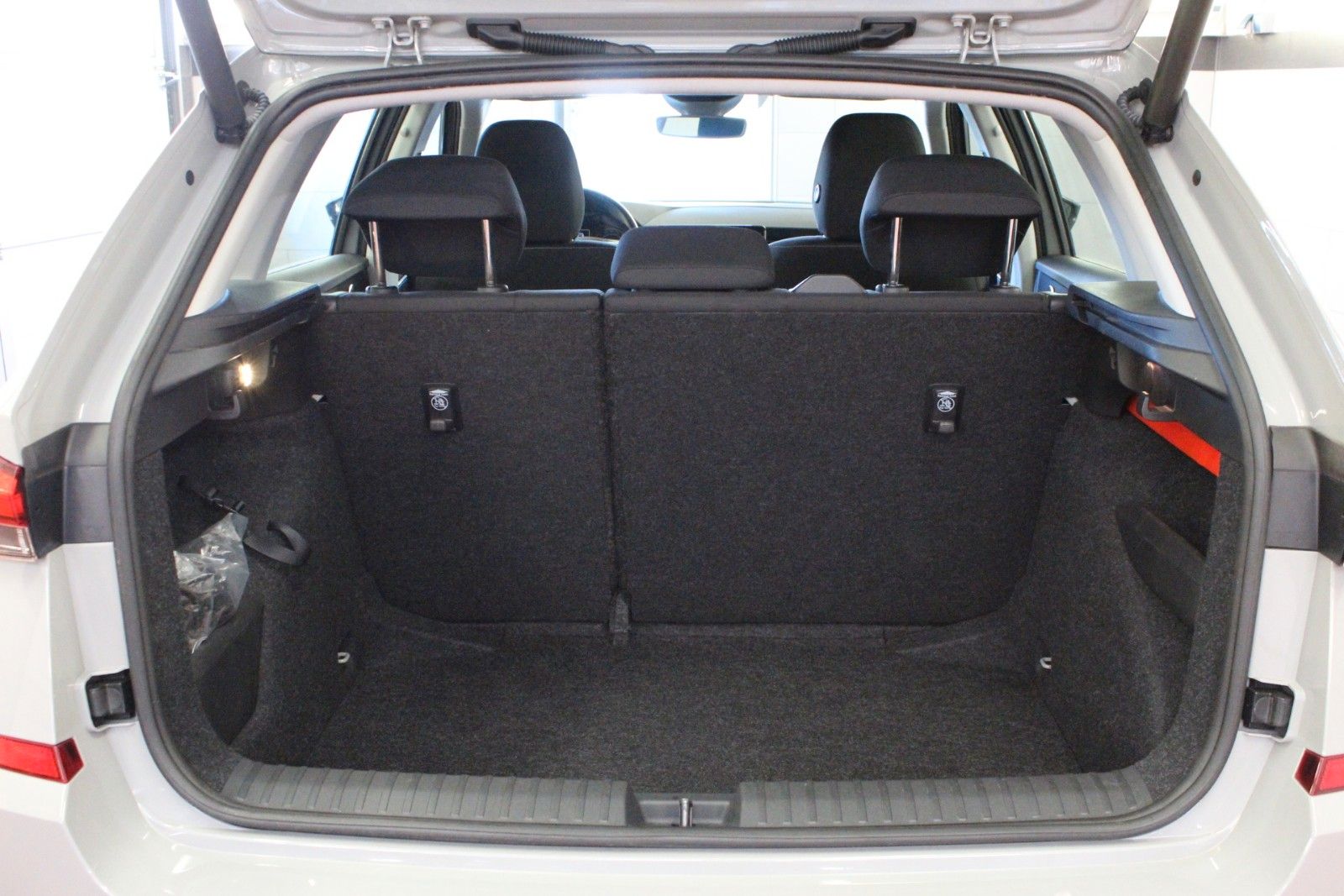 Fahrzeugabbildung SKODA Kamiq 1.0 TSI 85kW Ambition *Winterräder Alu*