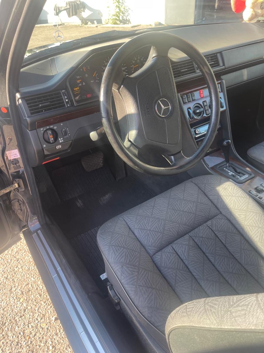 Mercedes-Benz E 220 T Automatik/Klima/Schiebedach