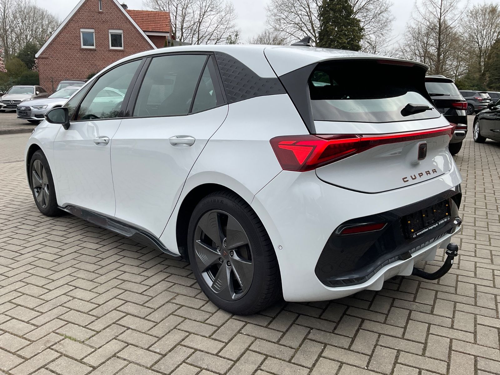 Fahrzeugabbildung CUPRA Born 58 kWh 150 kW,Kamera,Navi,Sitzheizung,AHK