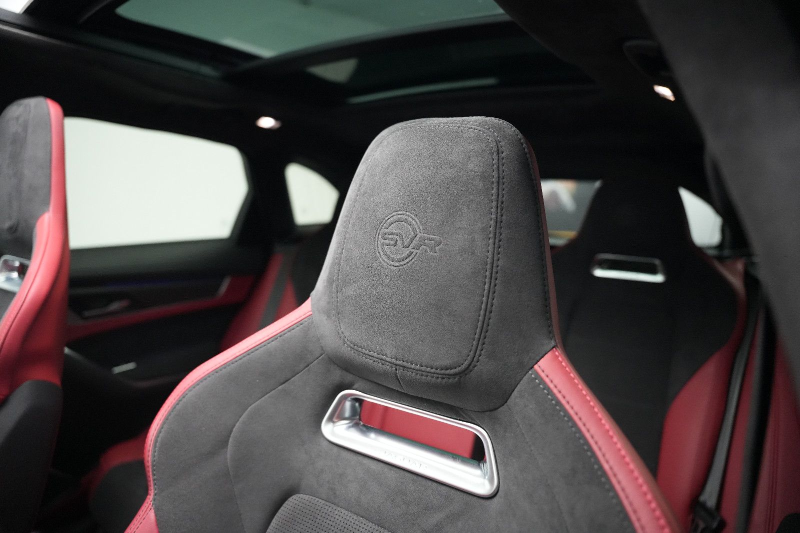 Fahrzeugabbildung Jaguar F-Pace SVR *Panorama*MeridianSurround*360°Memory