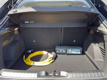 Fiat 600e Red +LED+PDC+SpurH+AUT+Klimaanlage**