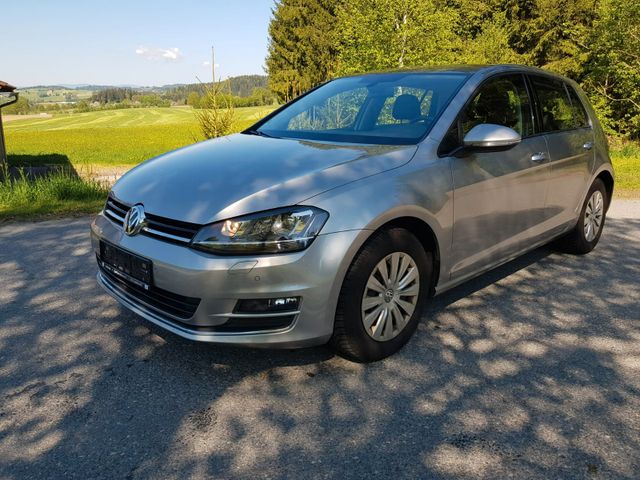 Volkswagen Golf VII Lim. Highline AHK,Xenon,PDC,SHZ