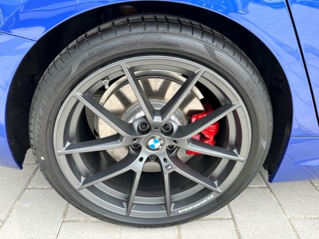 Fahrzeugabbildung BMW 330 i M Sport +NAVI+M-PAKET+RFK+SHZ+KLIMA+BT+HUD