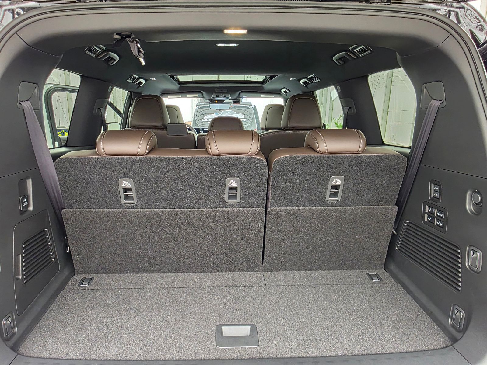 Fahrzeugabbildung Nissan Armada PLATINUM RESERVE T1: 85.000 EURO Stock!