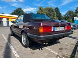 BMW E30 320i - BMW 320 aus 1988 mit Benzin-Antrieb: Cabrio