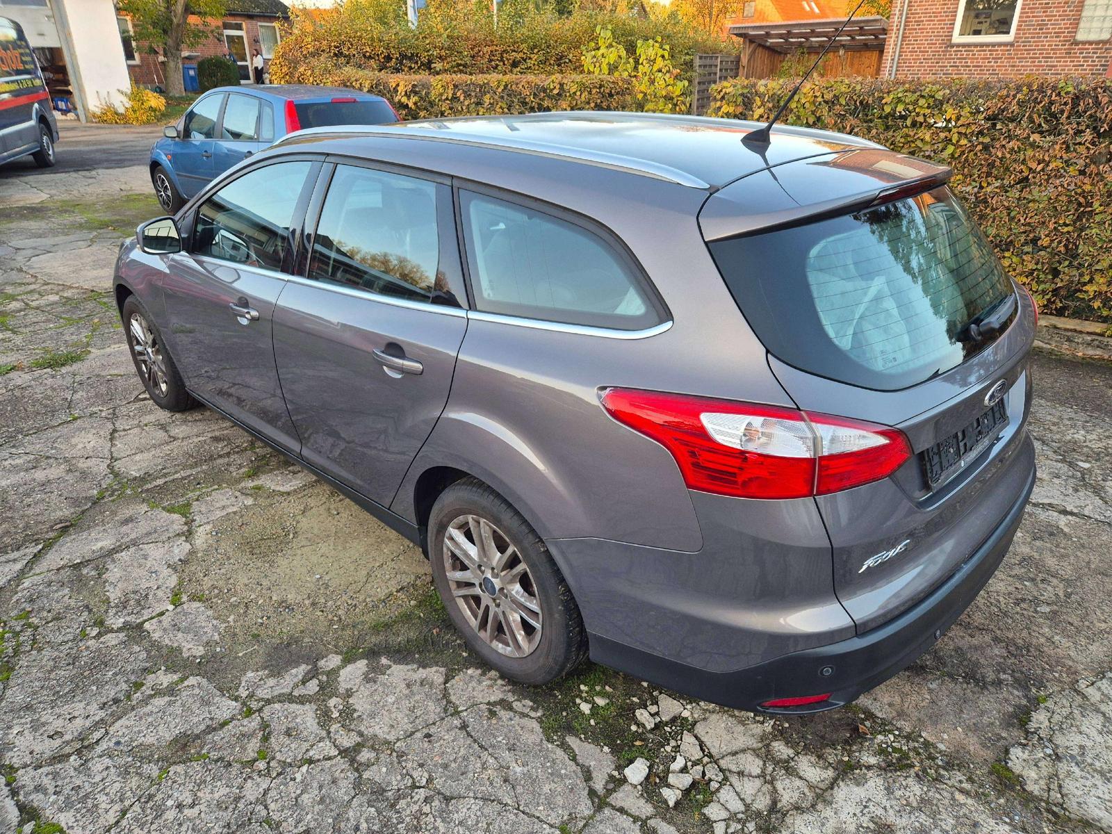 Ford Focus 2013 — rear view