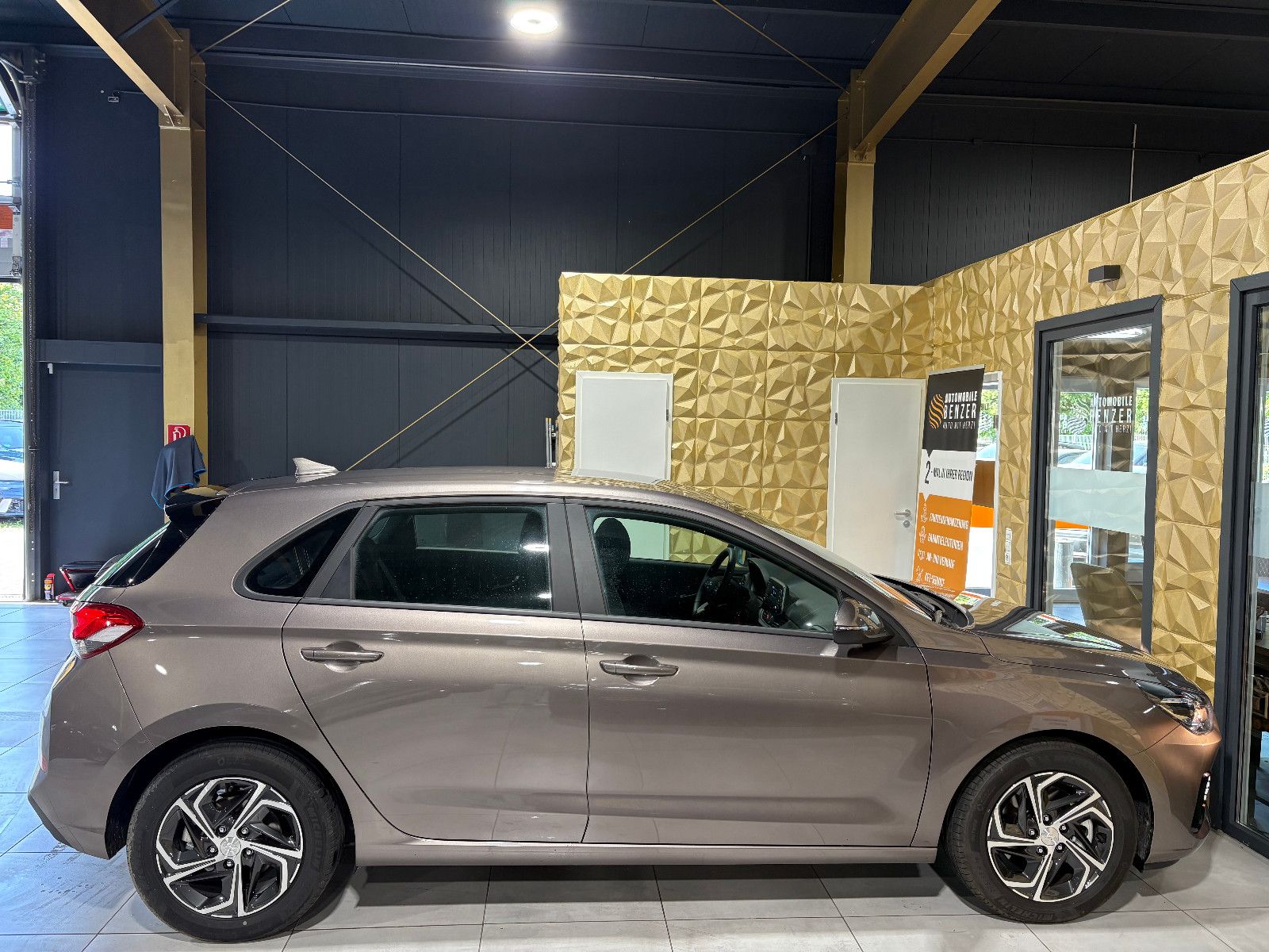 Fahrzeugabbildung Hyundai i30 Select Mild-Hybrid/PDC/DAB/SHZ/KLIMA/TEMPOMA
