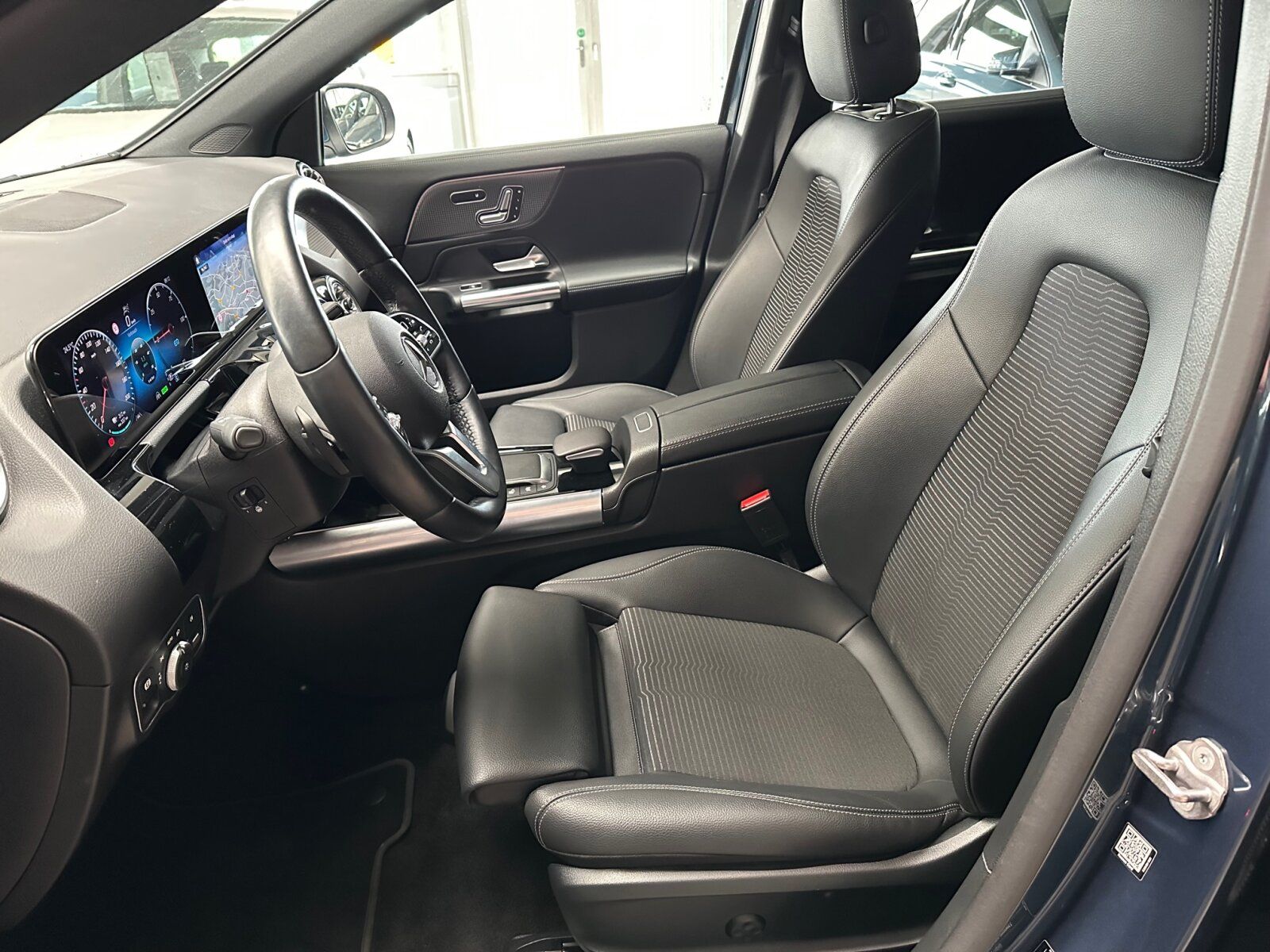 Mercedes-Benz EQA 300 4MATIC Progressive Pano-Dach AHK 360° foto 18