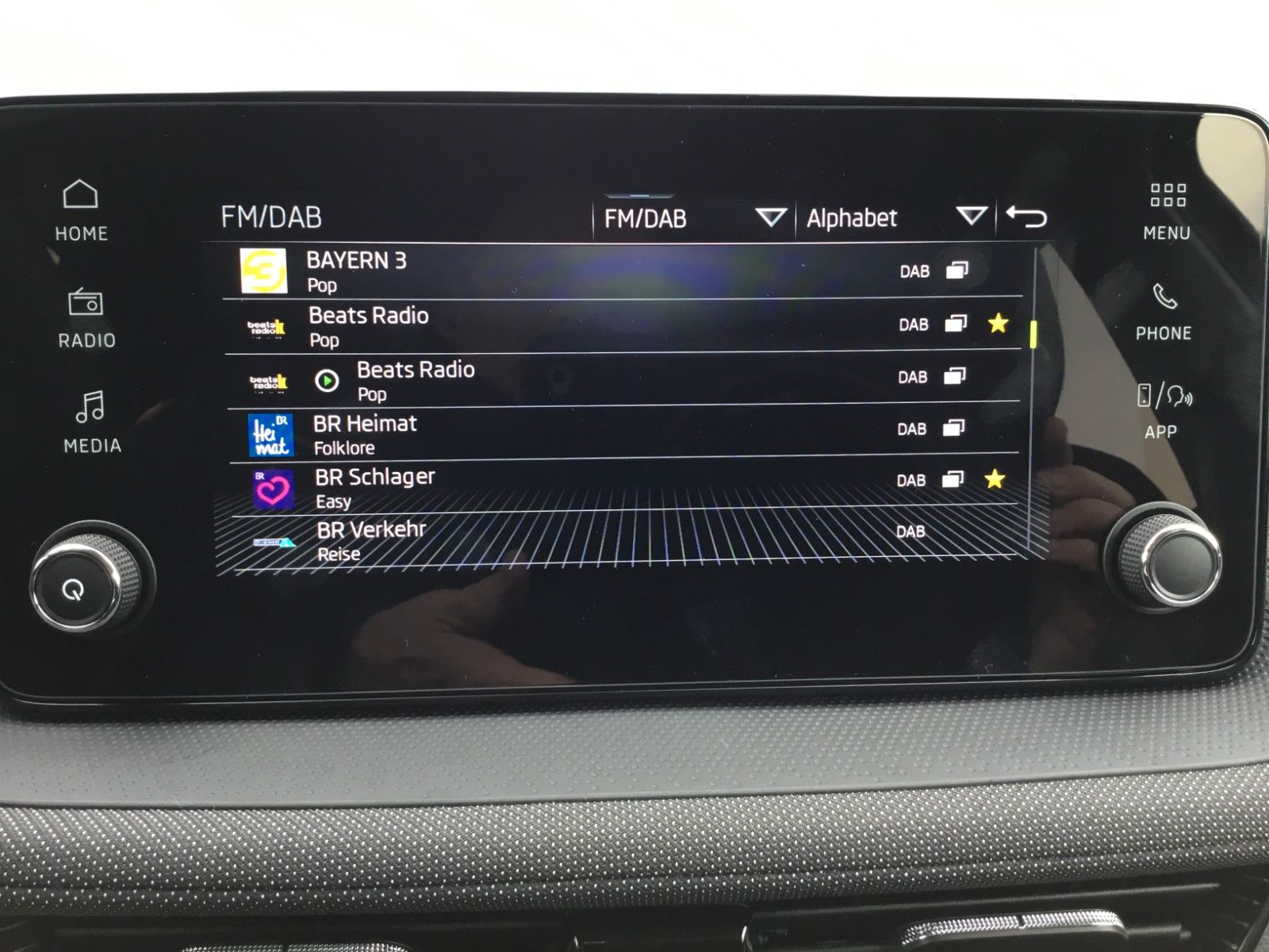 Fahrzeugabbildung SKODA Fabia 1.0l TSI DSG Selection+15"+LED+Sitzheizung