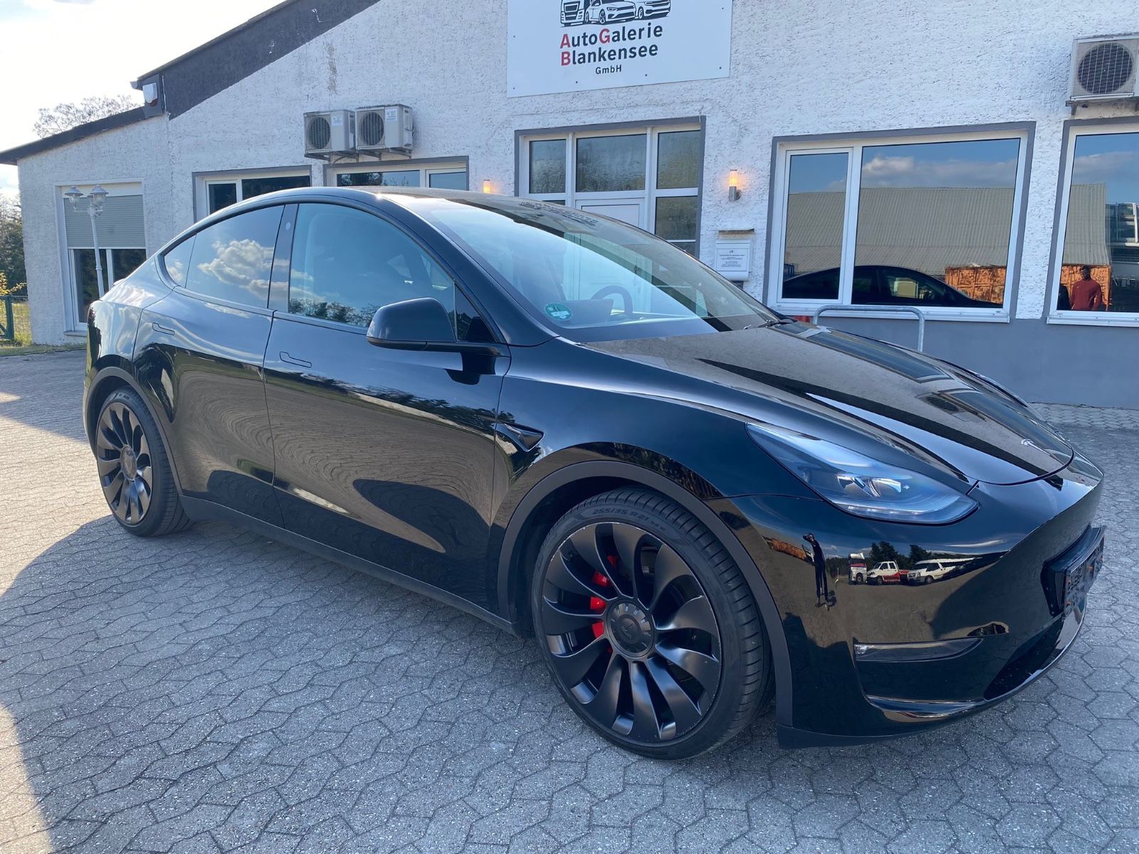 Tesla Model Y Performance Dual Motor AWD
