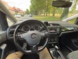 Volkswagen Touran 2.0 TDI R-Line DSG Highline - VW Touran Gebrauchtwagen in Aachen